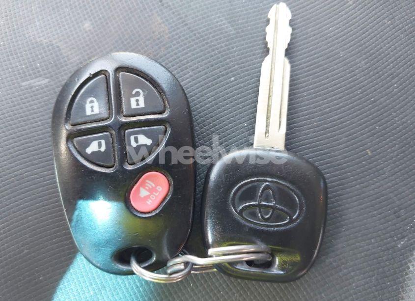 Photo 11 of 2014 Toyota Sienna LE V6 8 PASSENGER (VIN 5TDKK3DC1ES436031)