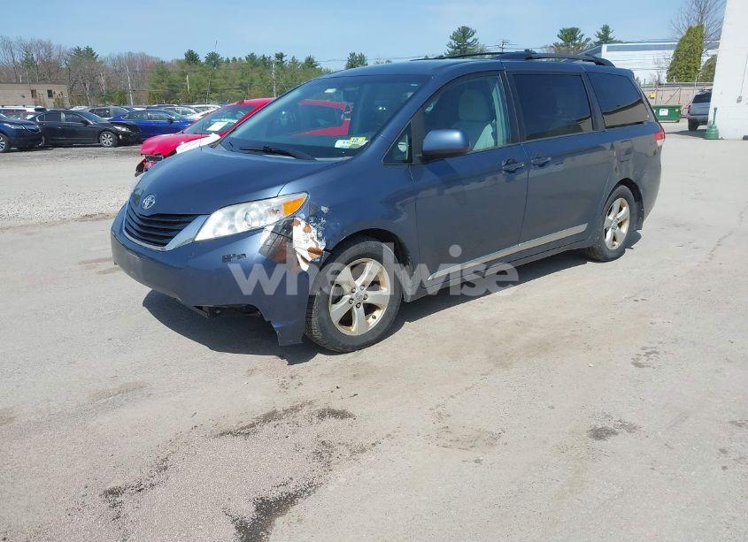 Photo 2 of 2014 Toyota Sienna LE V6 8 PASSENGER (VIN 5TDKK3DC1ES436031)