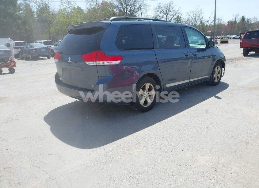 Photo 4 of 2014 Toyota Sienna LE V6 8 PASSENGER (VIN 5TDKK3DC1ES436031)