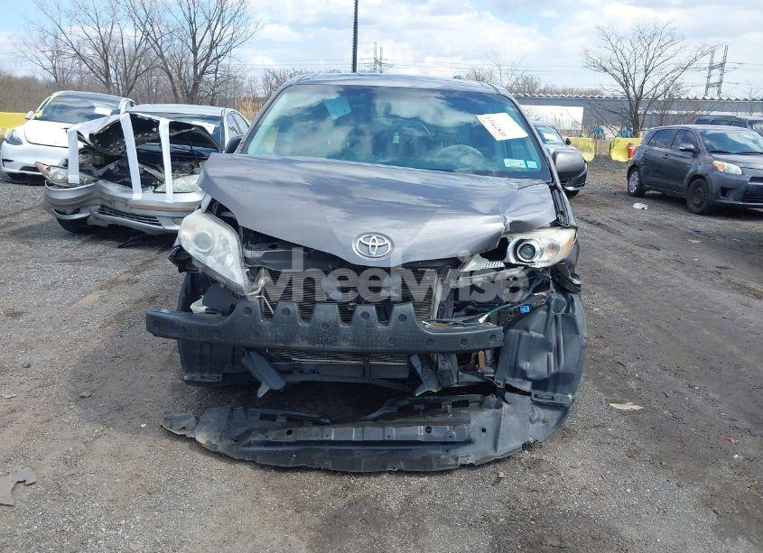 Photo 12 of 2014 Toyota Sienna LE V6 8 PASSENGER (VIN 5TDKK3DC1ES462368)
