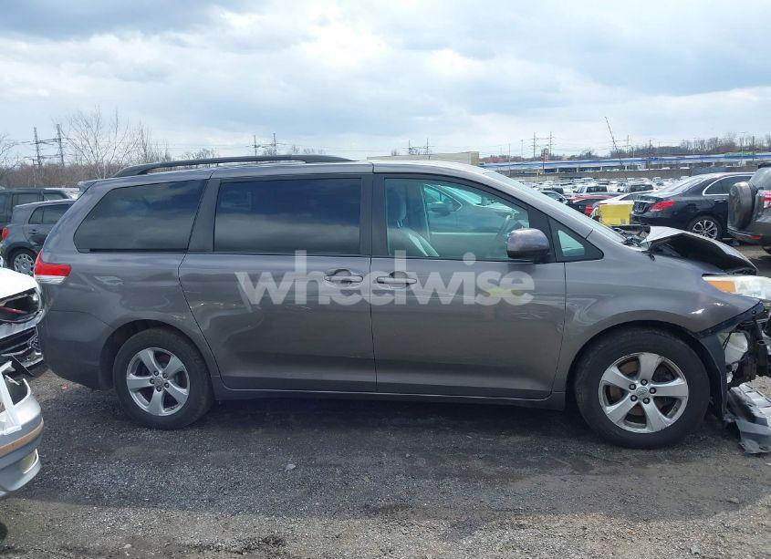 Photo 13 of 2014 Toyota Sienna LE V6 8 PASSENGER (VIN 5TDKK3DC1ES462368)