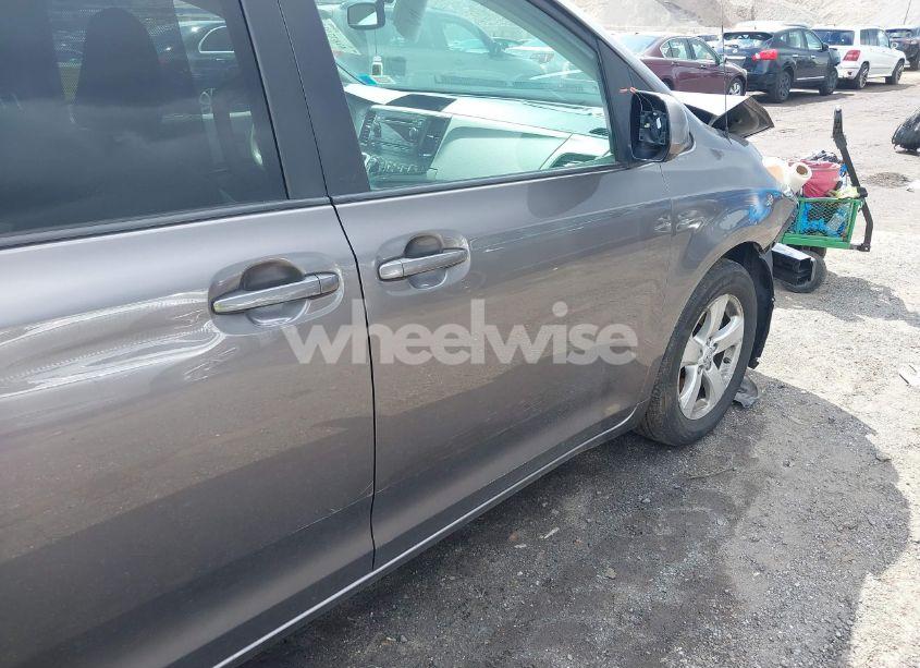 Photo 17 of 2014 Toyota Sienna LE V6 8 PASSENGER (VIN 5TDKK3DC1ES462368)