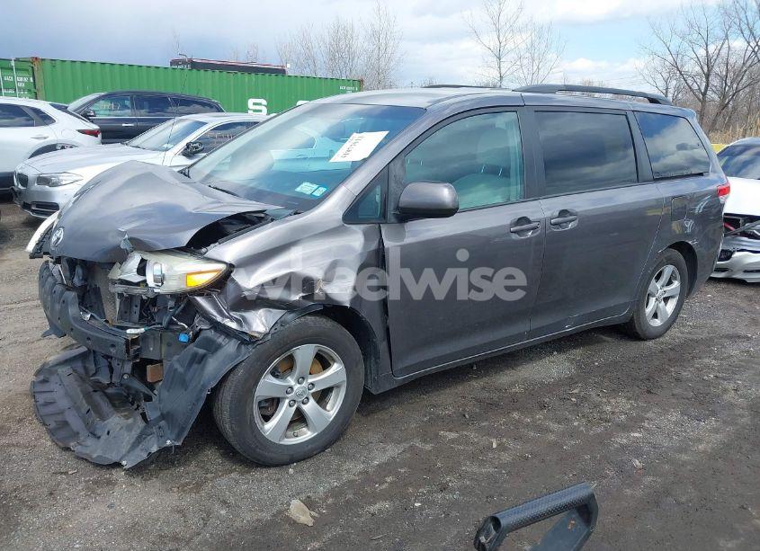 Photo 2 of 2014 Toyota Sienna LE V6 8 PASSENGER (VIN 5TDKK3DC1ES462368)