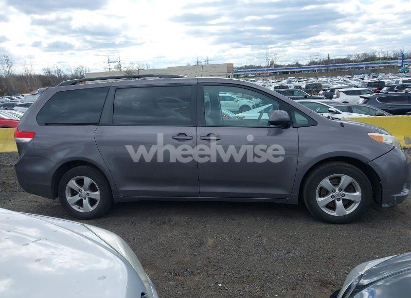 Photo 13 of 2014 Toyota Sienna LE V6 8 PASSENGER (VIN 5TDKK3DC1ES507597)