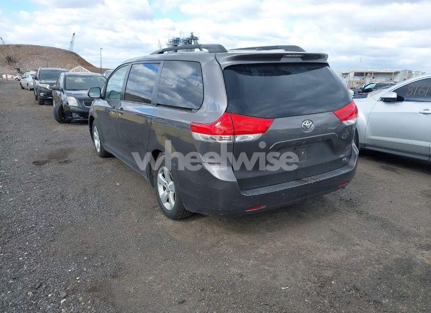 Photo 3 of 2014 Toyota Sienna LE V6 8 PASSENGER (VIN 5TDKK3DC1ES507597)