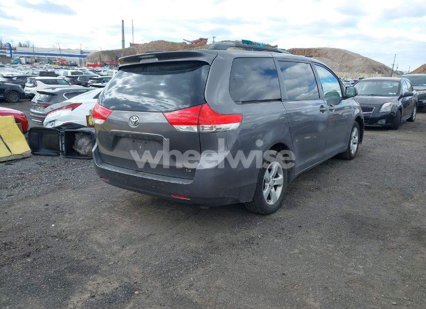 Photo 4 of 2014 Toyota Sienna LE V6 8 PASSENGER (VIN 5TDKK3DC1ES507597)