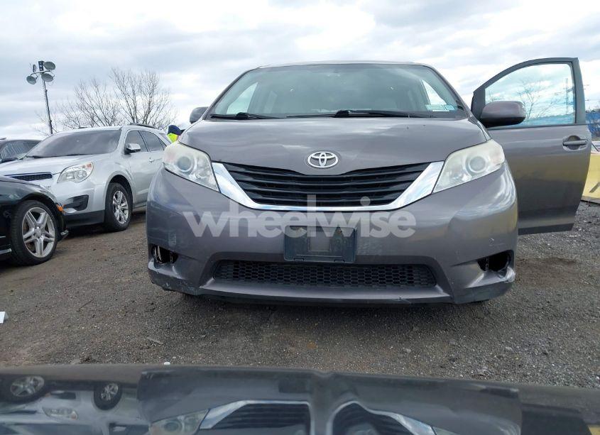 Photo 6 of 2014 Toyota Sienna LE V6 8 PASSENGER (VIN 5TDKK3DC1ES507597)