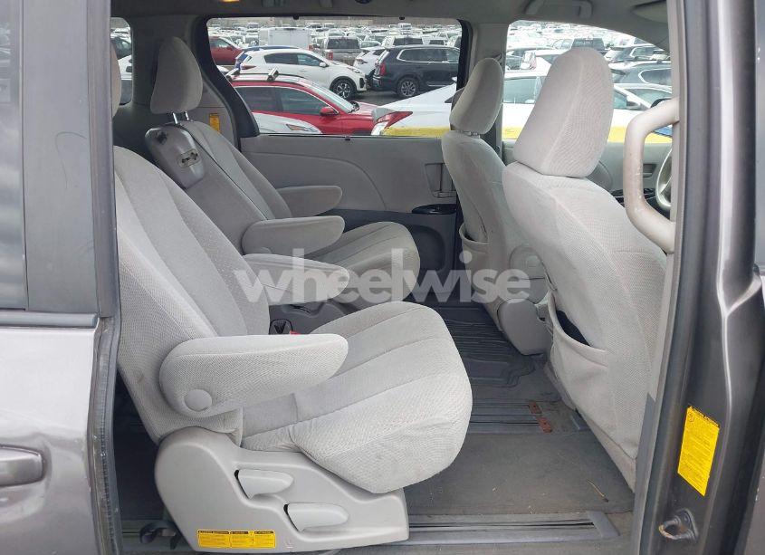 Photo 8 of 2014 Toyota Sienna LE V6 8 PASSENGER (VIN 5TDKK3DC1ES507597)