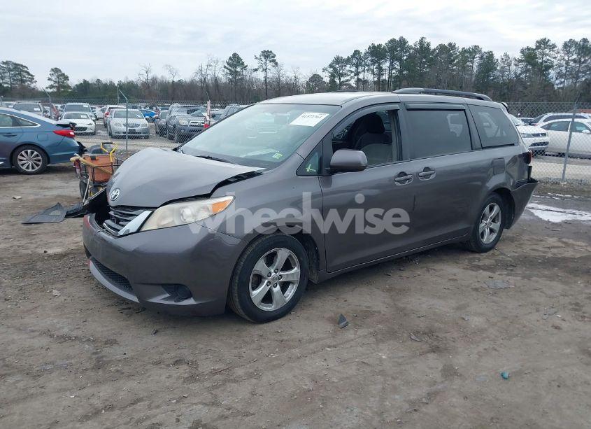 Photo 2 of 2015 Toyota Sienna LE 8 PASSENGER (VIN 5TDKK3DC1FS568899)