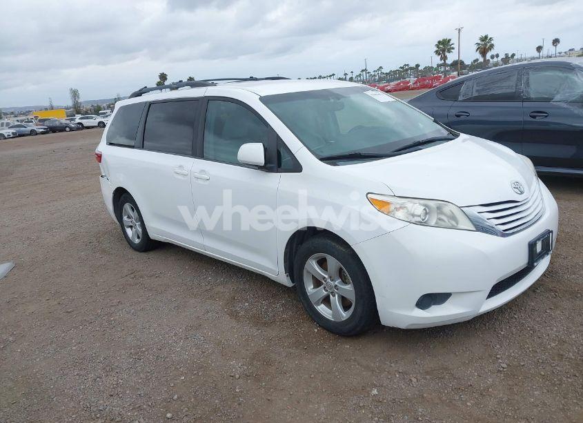 2015 Toyota Sienna LE 8 PASSENGER (VIN 5TDKK3DC1FS633508) main photo