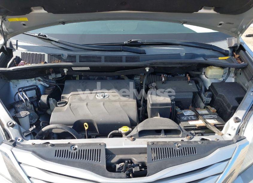 Photo 10 of 2015 Toyota Sienna LE 8 PASSENGER (VIN 5TDKK3DC1FS661065)