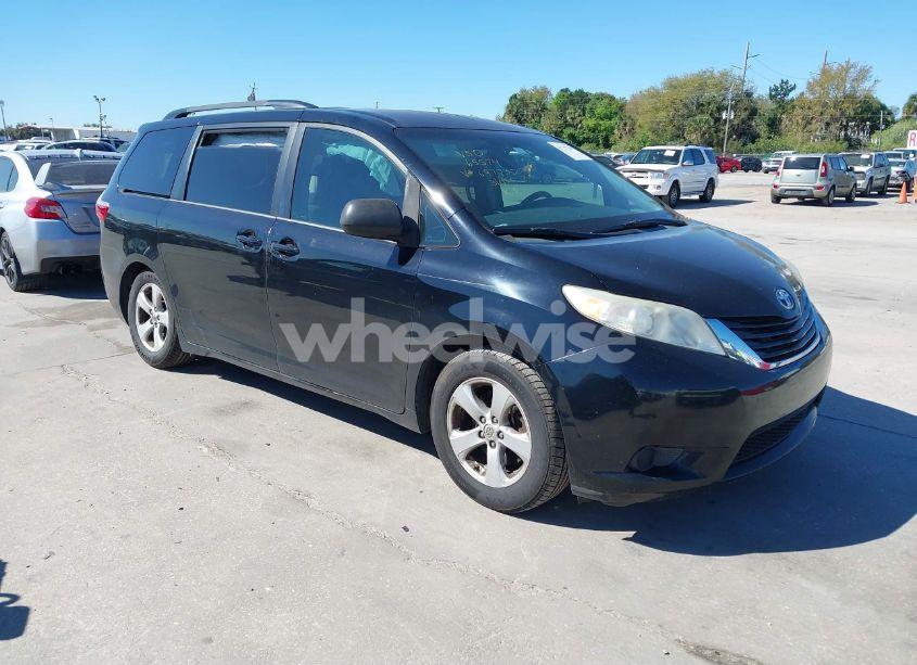 2016 Toyota Sienna LE 8 PASSENGER (VIN 5TDKK3DC1GS697730) main photo