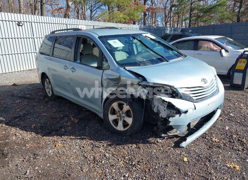 2016 Toyota Sienna LE 8 PASSENGER (VIN 5TDKK3DC1GS714543) main photo