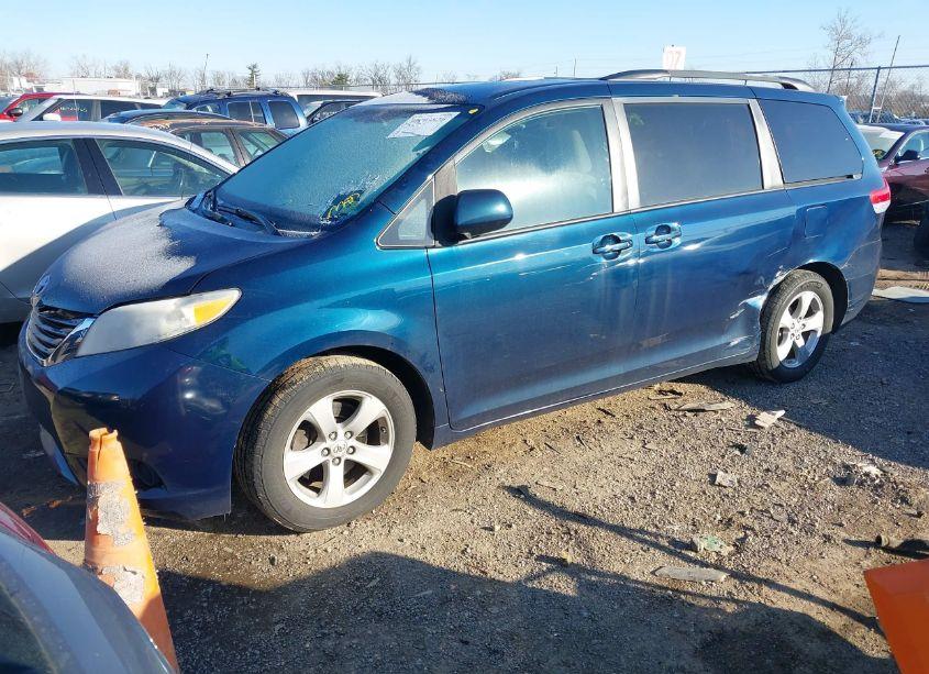 Photo 2 of 2011 Toyota Sienna LE V6 (VIN 5TDKK3DC2BS003443)