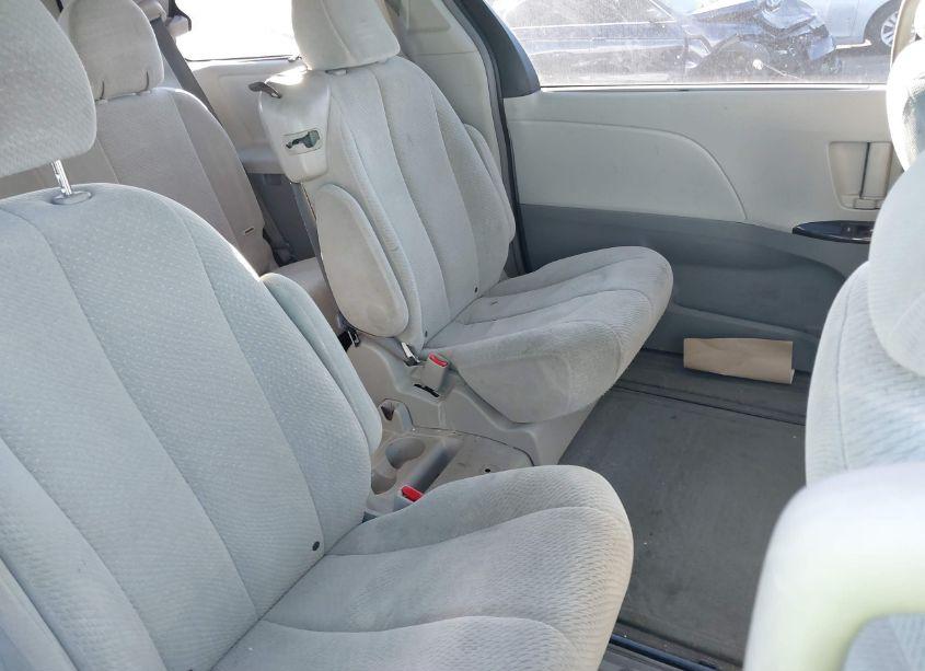 Photo 8 of 2011 Toyota Sienna LE V6 (VIN 5TDKK3DC2BS003443)