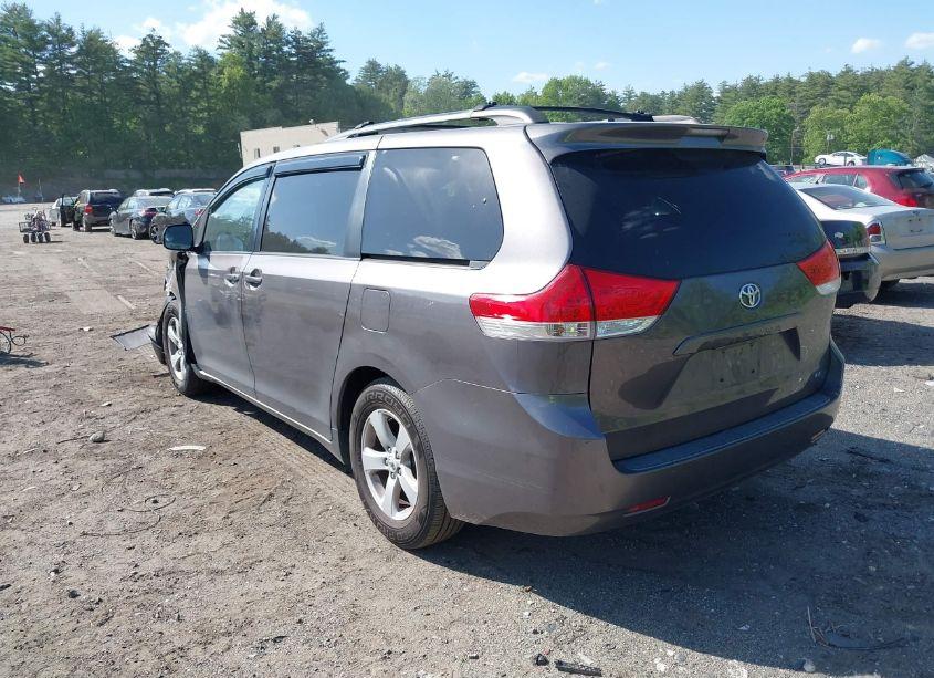 Photo 3 of 2011 Toyota Sienna LE V6 (VIN 5TDKK3DC2BS015141)