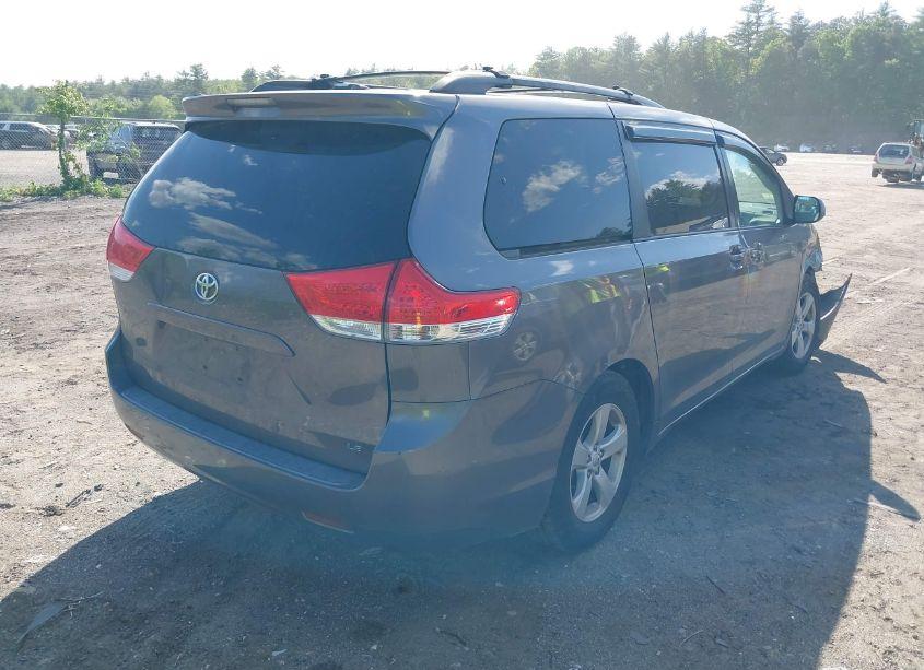 Photo 4 of 2011 Toyota Sienna LE V6 (VIN 5TDKK3DC2BS015141)