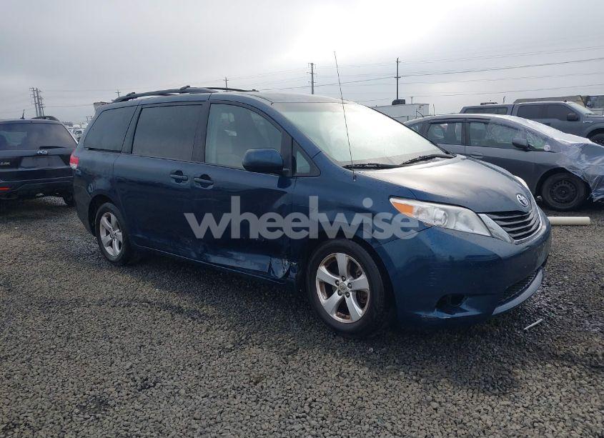 2011 Toyota Sienna LE V6 (VIN 5TDKK3DC2BS024213) main photo