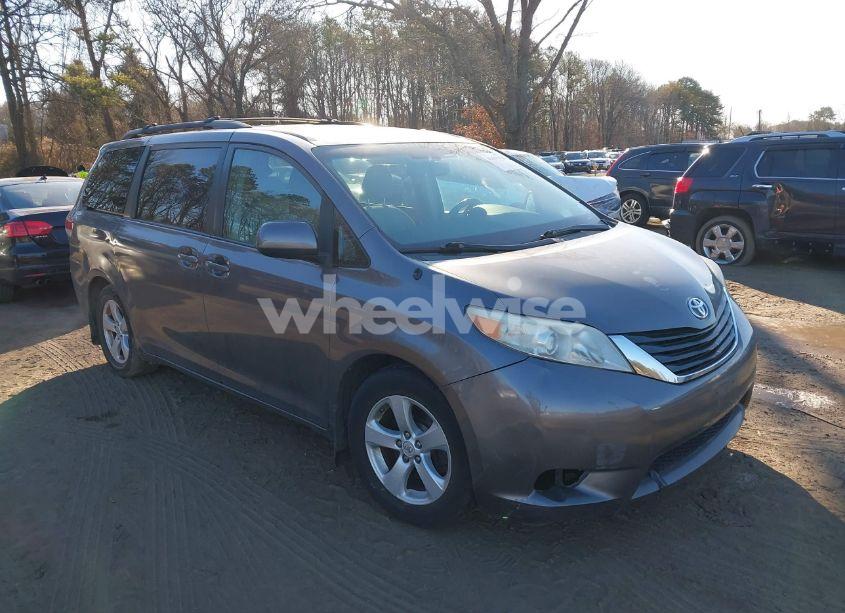 2011 Toyota Sienna LE V6 (VIN 5TDKK3DC2BS082662) main photo