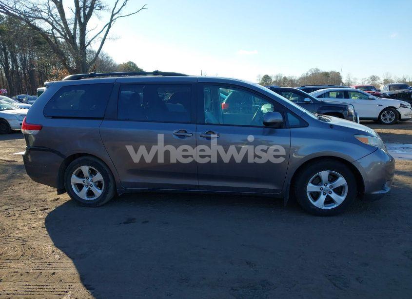 Photo 13 of 2011 Toyota Sienna LE V6 (VIN 5TDKK3DC2BS082662)