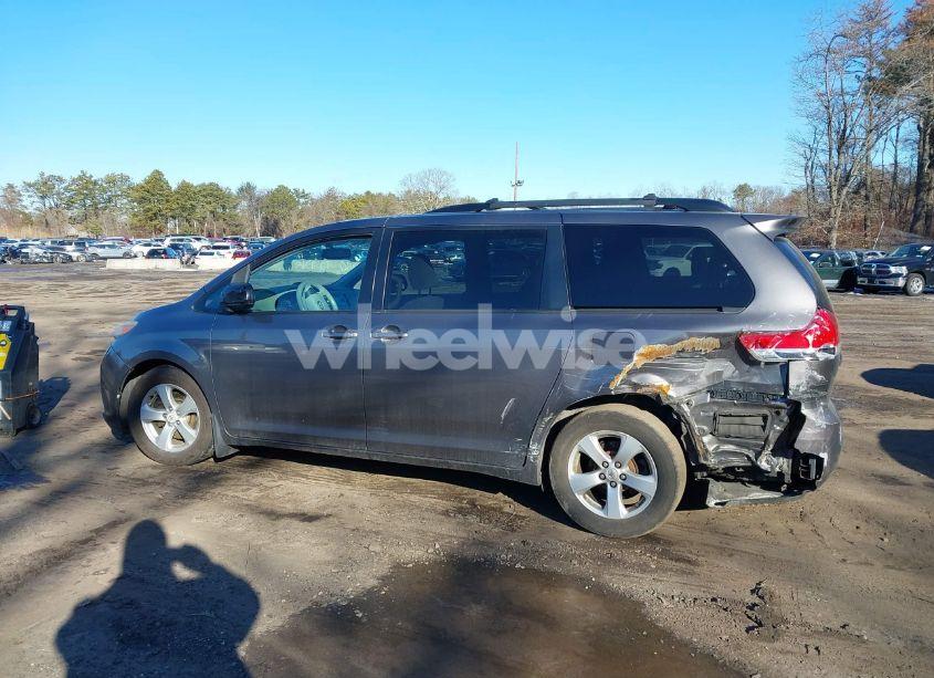 Photo 14 of 2011 Toyota Sienna LE V6 (VIN 5TDKK3DC2BS082662)
