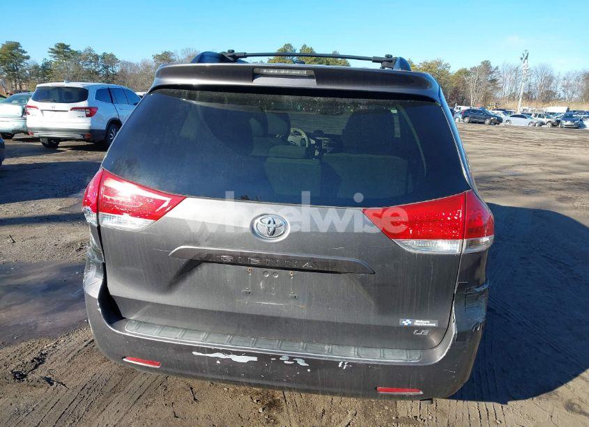 Photo 16 of 2011 Toyota Sienna LE V6 (VIN 5TDKK3DC2BS082662)