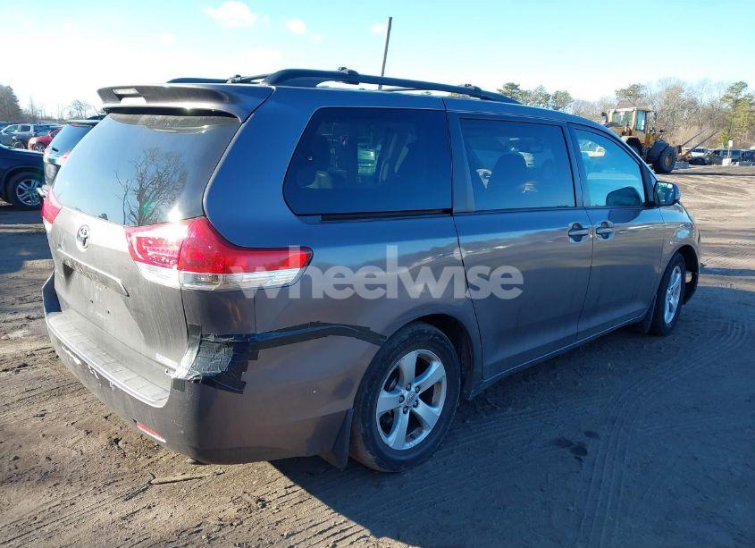 Photo 4 of 2011 Toyota Sienna LE V6 (VIN 5TDKK3DC2BS082662)