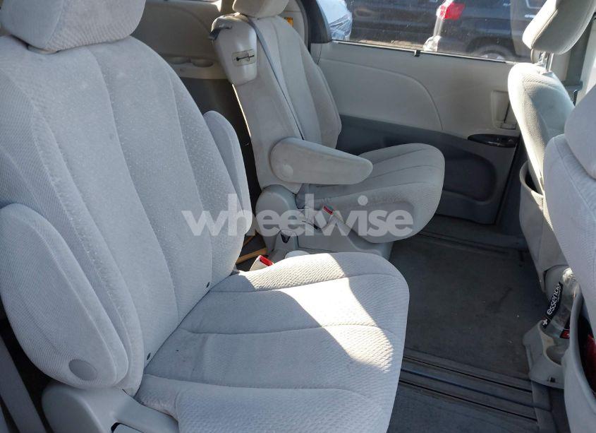 Photo 8 of 2011 Toyota Sienna LE V6 (VIN 5TDKK3DC2BS082662)