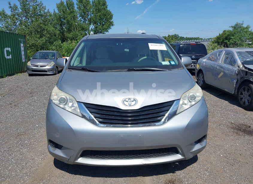 Photo 12 of 2011 Toyota Sienna LE V6 (VIN 5TDKK3DC2BS096965)