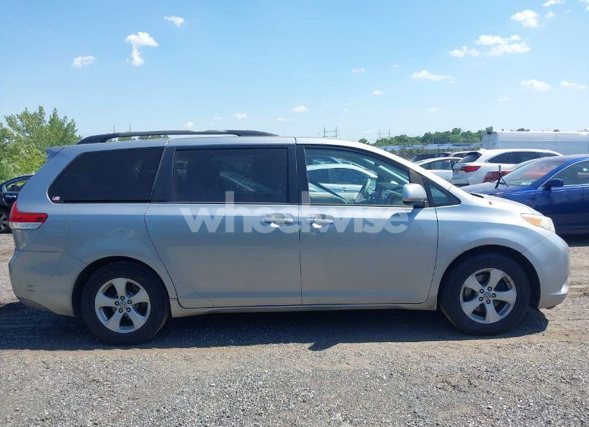 Photo 13 of 2011 Toyota Sienna LE V6 (VIN 5TDKK3DC2BS096965)
