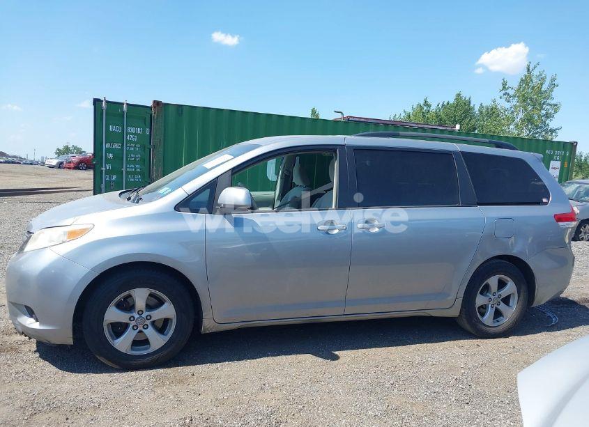 Photo 14 of 2011 Toyota Sienna LE V6 (VIN 5TDKK3DC2BS096965)