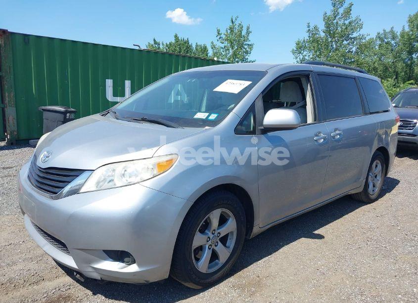 Photo 2 of 2011 Toyota Sienna LE V6 (VIN 5TDKK3DC2BS096965)