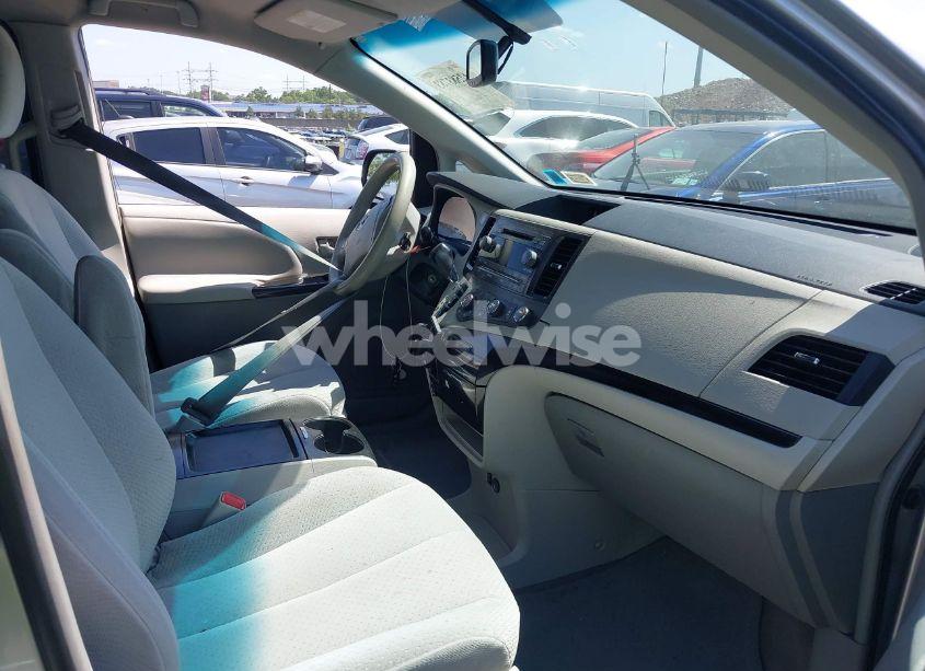 Photo 5 of 2011 Toyota Sienna LE V6 (VIN 5TDKK3DC2BS096965)