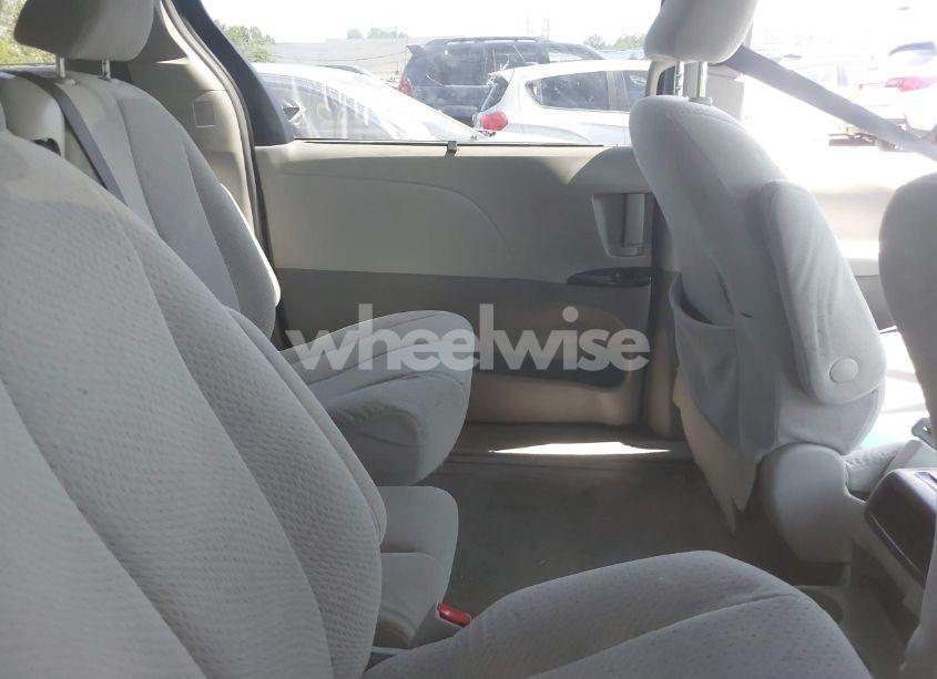 Photo 8 of 2011 Toyota Sienna LE V6 (VIN 5TDKK3DC2BS096965)