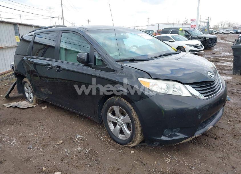 2011 Toyota Sienna LE V6 (VIN 5TDKK3DC2BS142083) main photo