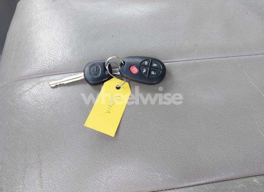 Photo 11 of 2011 Toyota Sienna LE V6 (VIN 5TDKK3DC2BS142083)