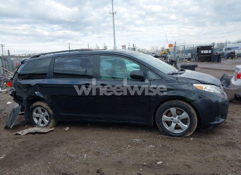 Photo 13 of 2011 Toyota Sienna LE V6 (VIN 5TDKK3DC2BS142083)