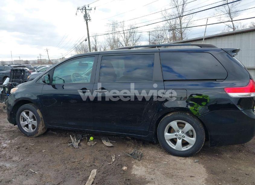 Photo 14 of 2011 Toyota Sienna LE V6 (VIN 5TDKK3DC2BS142083)
