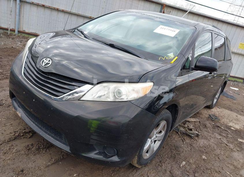 Photo 2 of 2011 Toyota Sienna LE V6 (VIN 5TDKK3DC2BS142083)