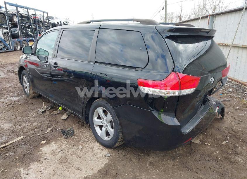 Photo 3 of 2011 Toyota Sienna LE V6 (VIN 5TDKK3DC2BS142083)