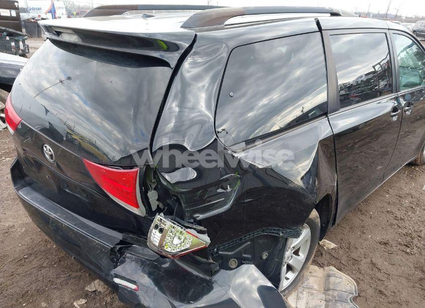 Photo 4 of 2011 Toyota Sienna LE V6 (VIN 5TDKK3DC2BS142083)