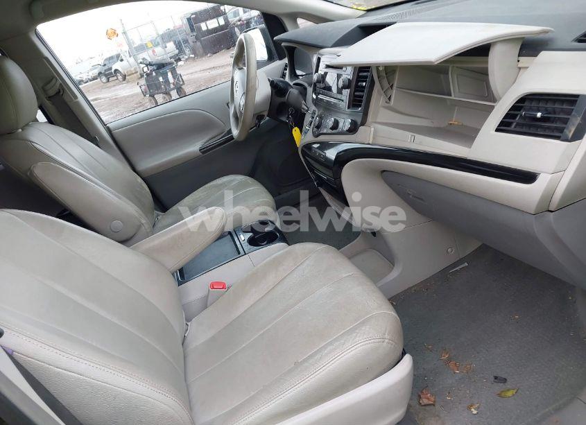 Photo 5 of 2011 Toyota Sienna LE V6 (VIN 5TDKK3DC2BS142083)