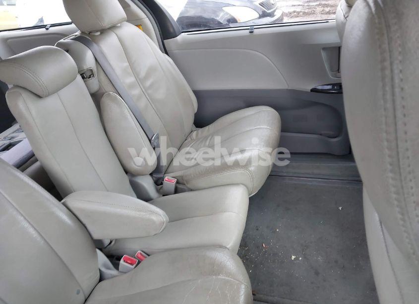 Photo 8 of 2011 Toyota Sienna LE V6 (VIN 5TDKK3DC2BS142083)