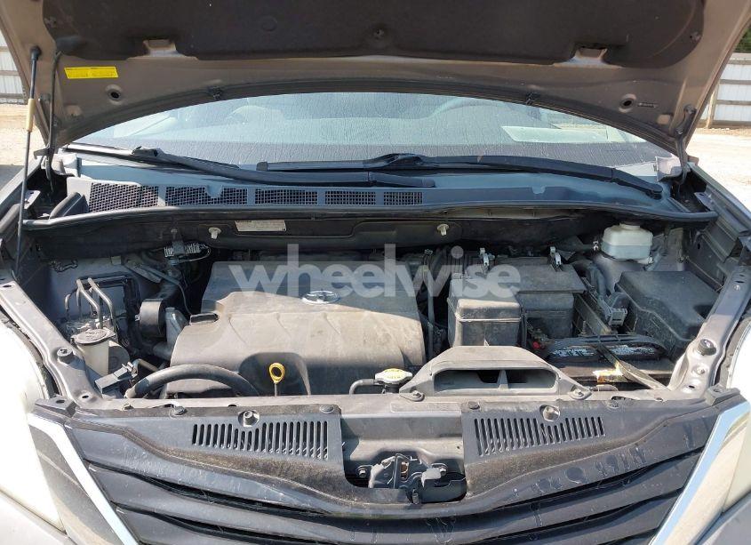Photo 10 of 2011 Toyota Sienna LE V6 (VIN 5TDKK3DC2BS158039)