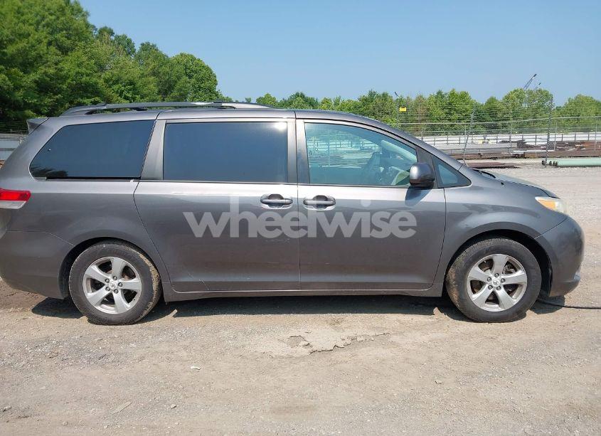 Photo 13 of 2011 Toyota Sienna LE V6 (VIN 5TDKK3DC2BS158039)