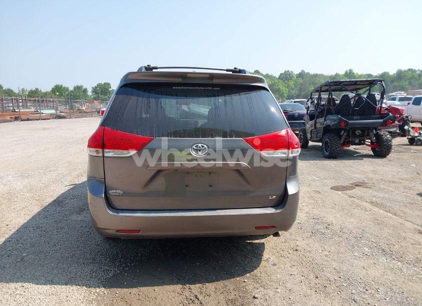 Photo 16 of 2011 Toyota Sienna LE V6 (VIN 5TDKK3DC2BS158039)