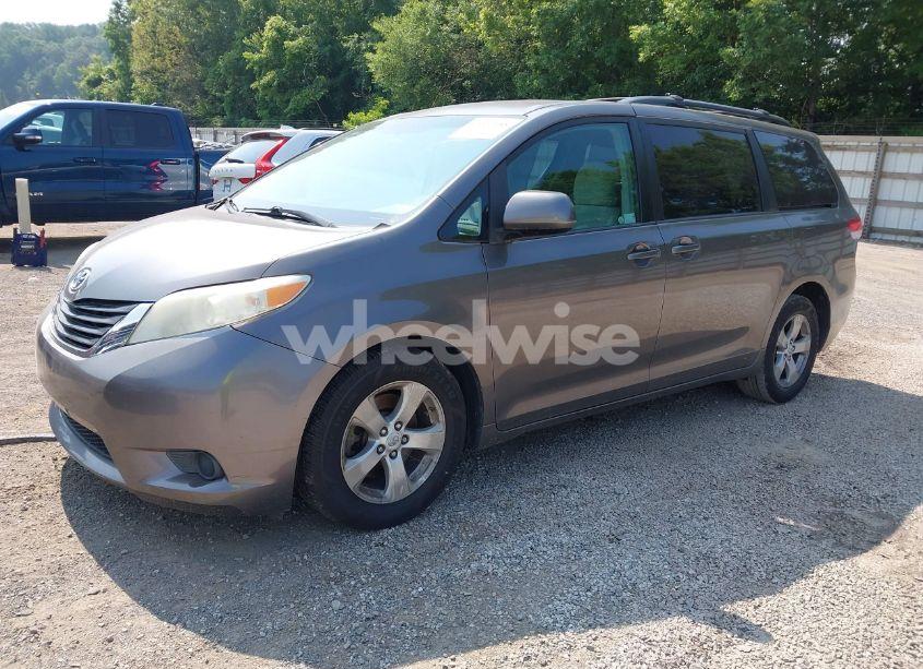Photo 2 of 2011 Toyota Sienna LE V6 (VIN 5TDKK3DC2BS158039)