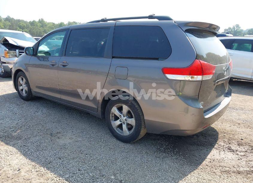 Photo 3 of 2011 Toyota Sienna LE V6 (VIN 5TDKK3DC2BS158039)