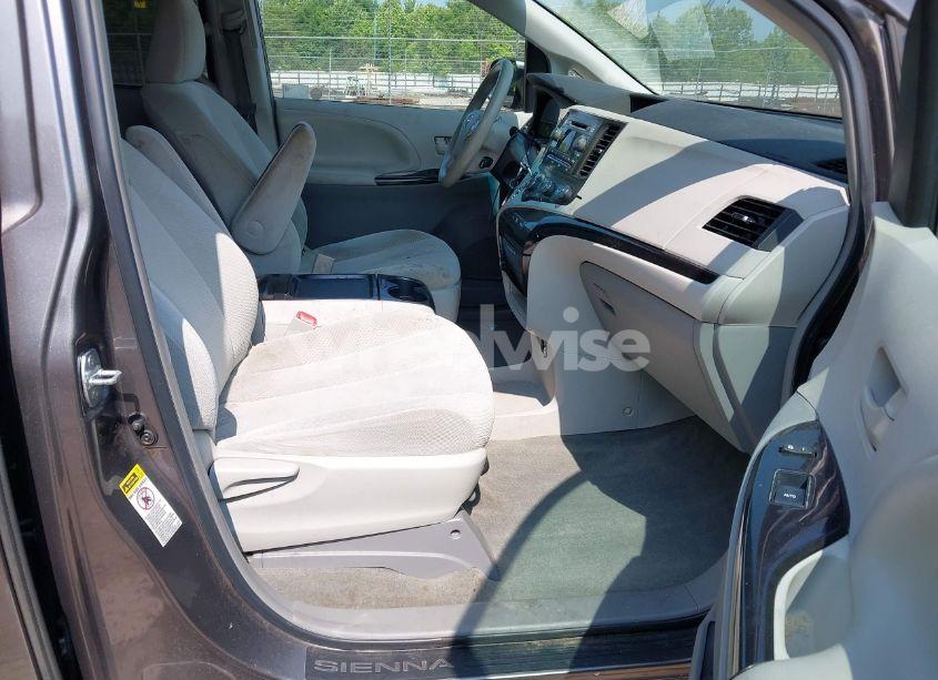 Photo 5 of 2011 Toyota Sienna LE V6 (VIN 5TDKK3DC2BS158039)