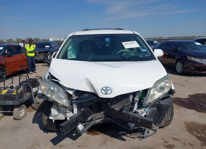 Photo 12 of 2011 Toyota Sienna LE V6 (VIN 5TDKK3DC2BS172376)